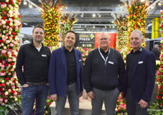 Wim Ammerlaan jr, Frank Ammerlaan, Donald Hermes en Wim Ammerlaan sr. stonden er met hun rozen van hun kwekerij uit Ethiopië.